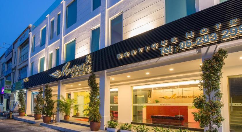 Riverfront Boutique Hotel Malacca Exterior photo